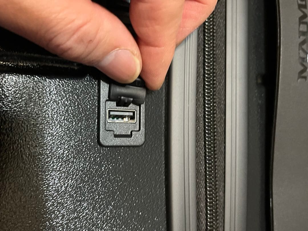 ブラックキャリーケース 4輪 ダブルジッパー