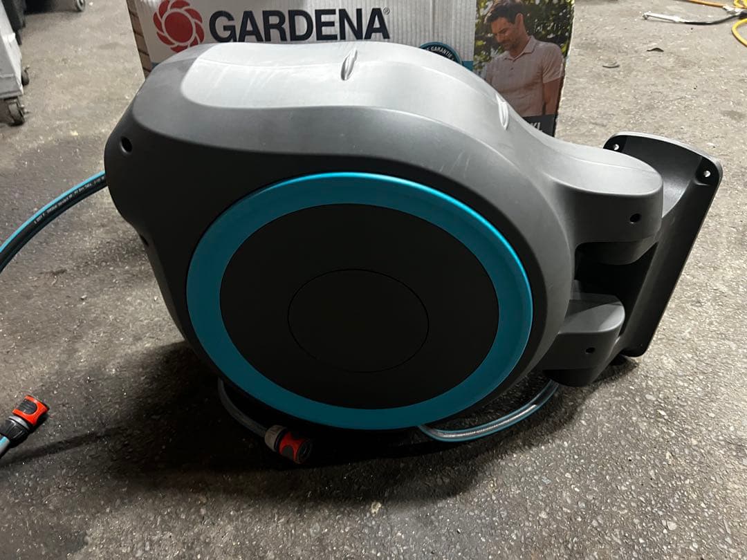 送料込み新品未使用！GARDENA ガルデナ壁掛式自動巻取りホースボックス XL