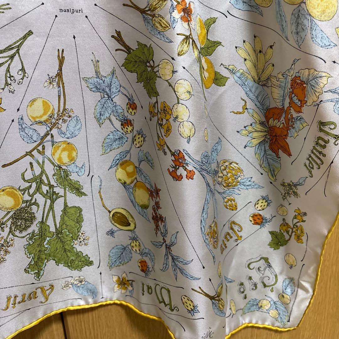 【manipuri(マニプリ)】 ＜シルクスカーフ65＞シーズナルフルーツ