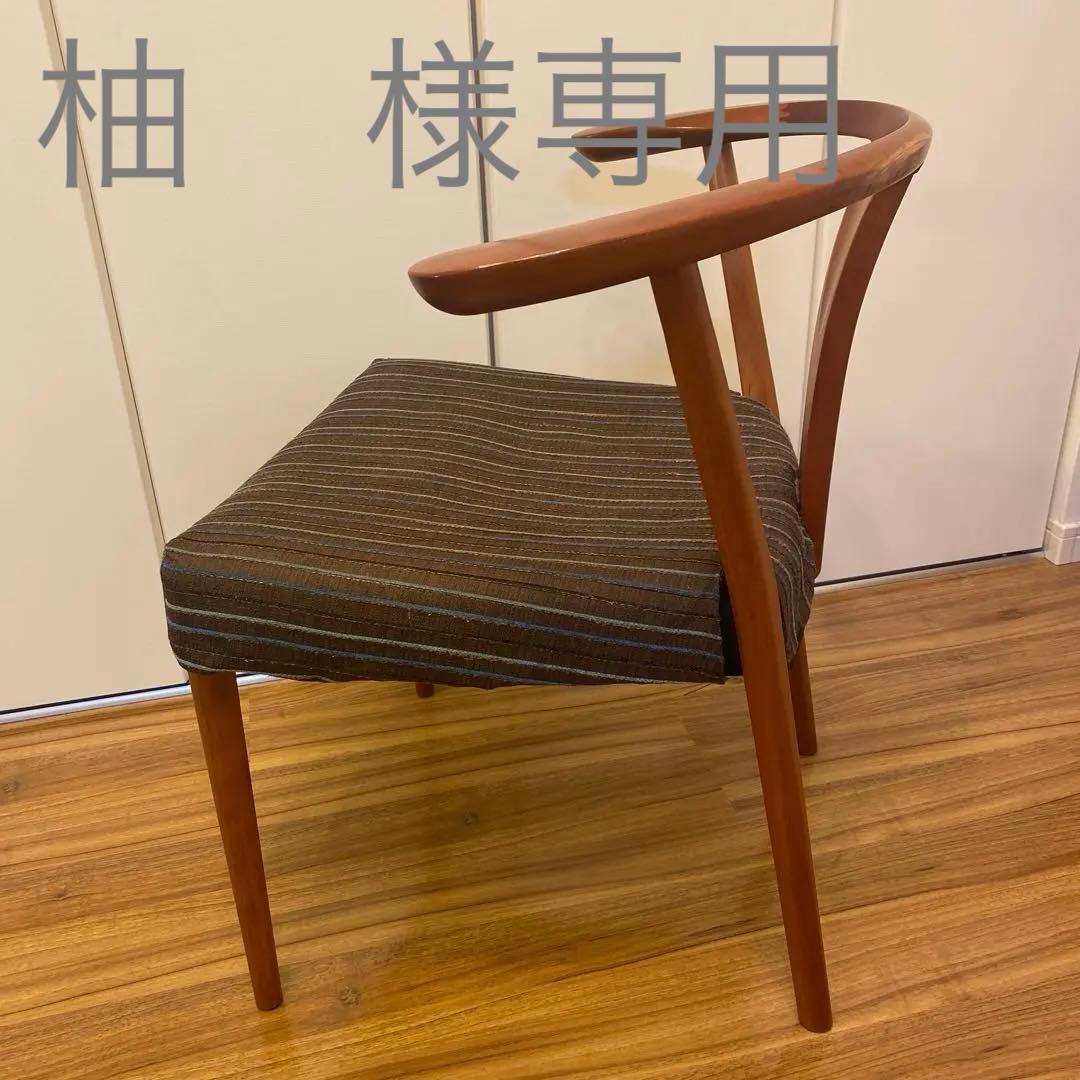 カリモク　アーム付きストライプダイニングチェア