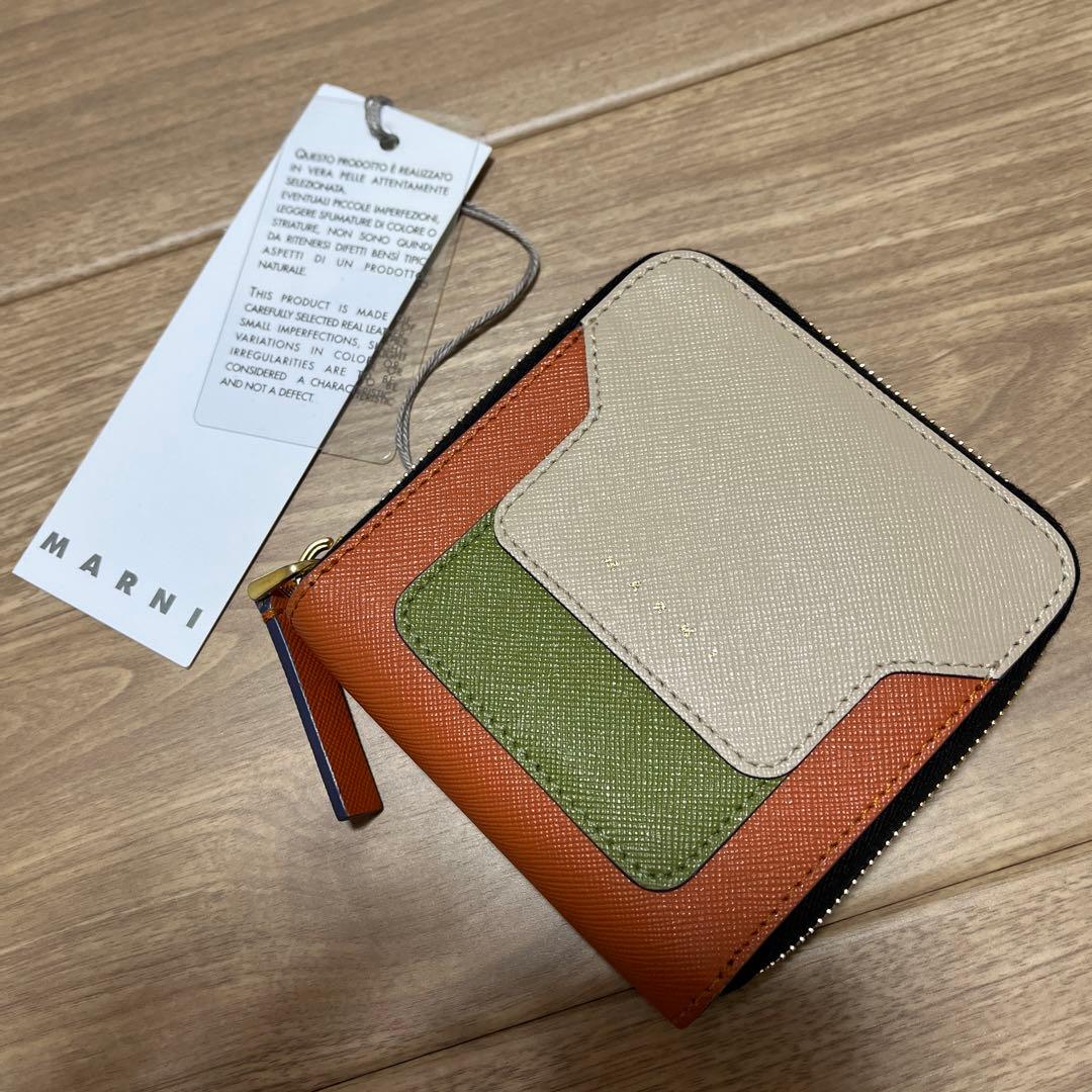 マルニ　折り財布　ラウンドジップ