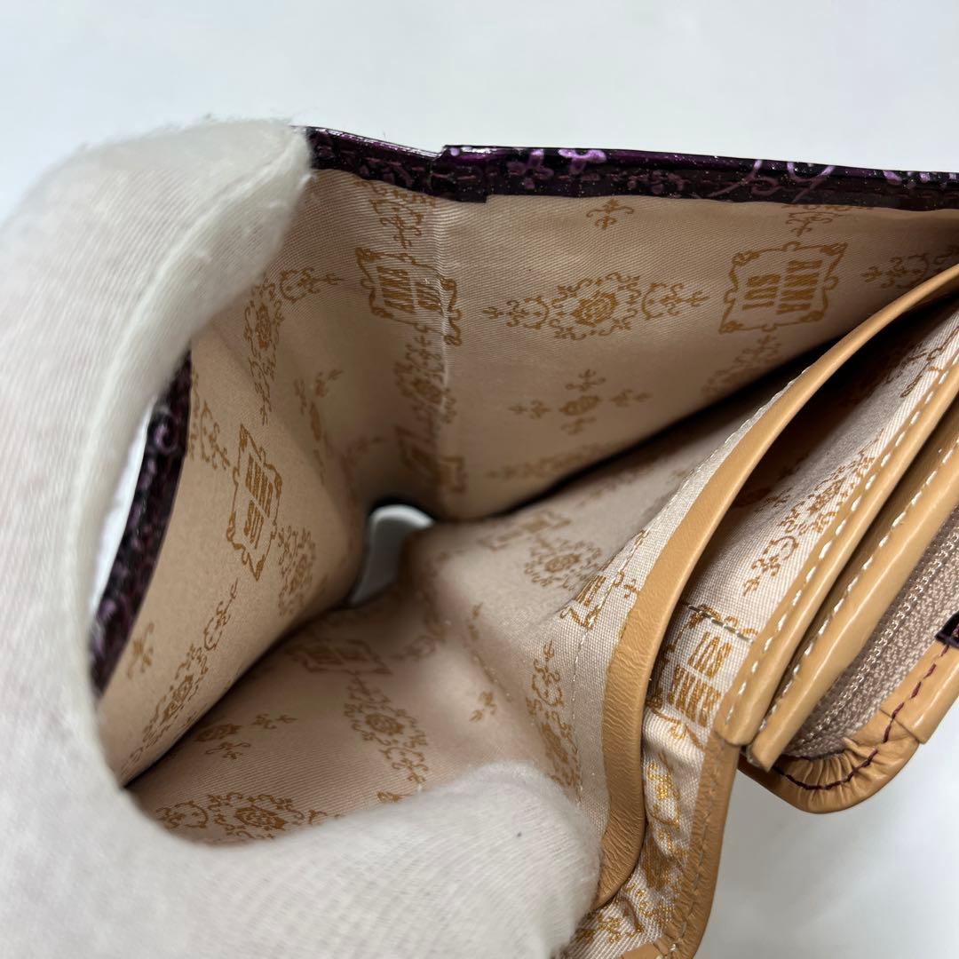 【人気モデル‼︎】ANNA SUI ルーミー　二つ折り財布　薔薇型押し　パープル