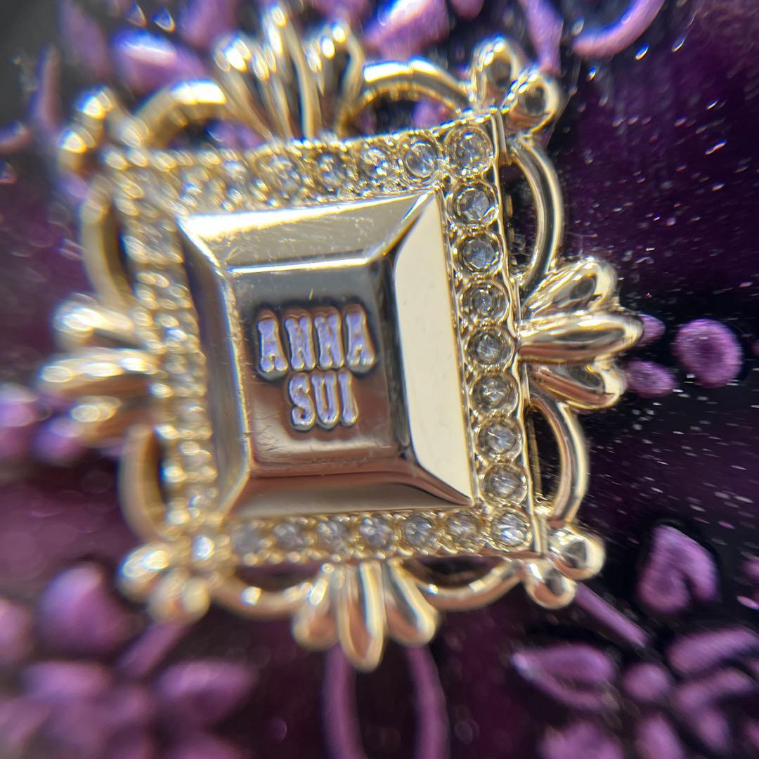 【人気モデル‼︎】ANNA SUI ルーミー　二つ折り財布　薔薇型押し　パープル