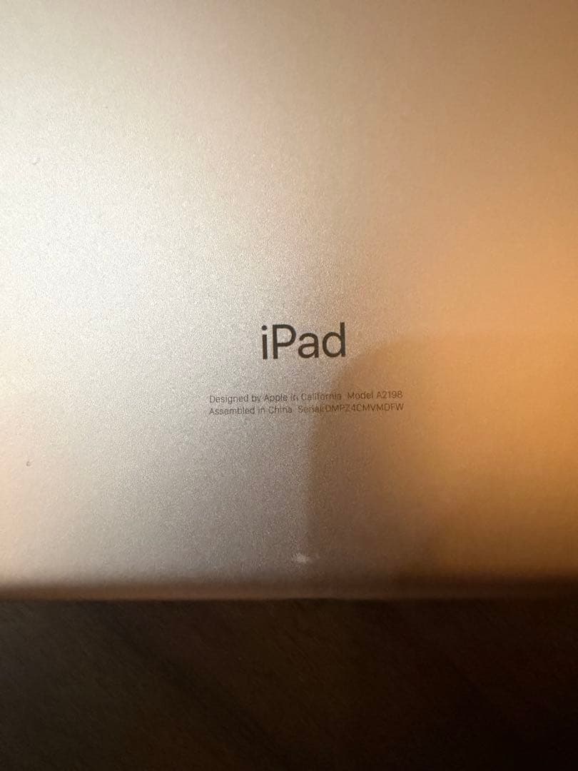 iPad 第7世代 32GB Wi-Fiモデル ゴールド A2198 ケース付き