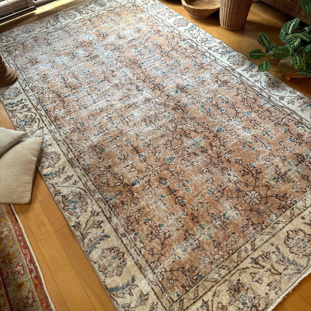 137×232大判ピンクベージュ×ブルー　草花ボタニカル　トルコヴィンテージラグ