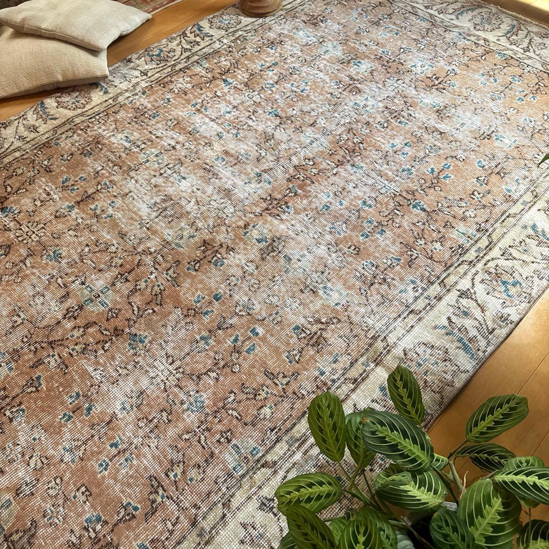 137×232大判ピンクベージュ×ブルー　草花ボタニカル　トルコヴィンテージラグ