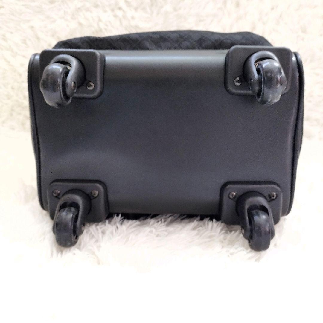 ゲラルディーニ　キャリーケース　4輪　機内持込　鍵付き　黒　ブラック