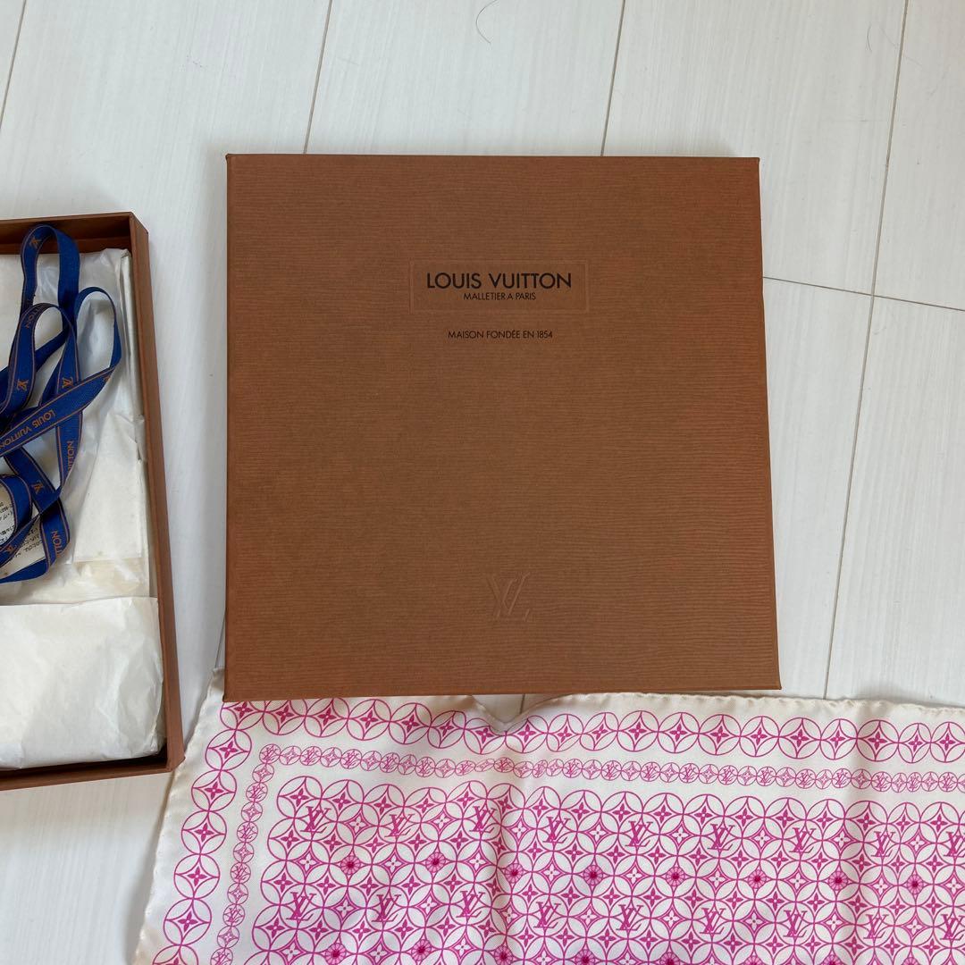 Louis Vuitton ピンク幾何学模様スカーフ