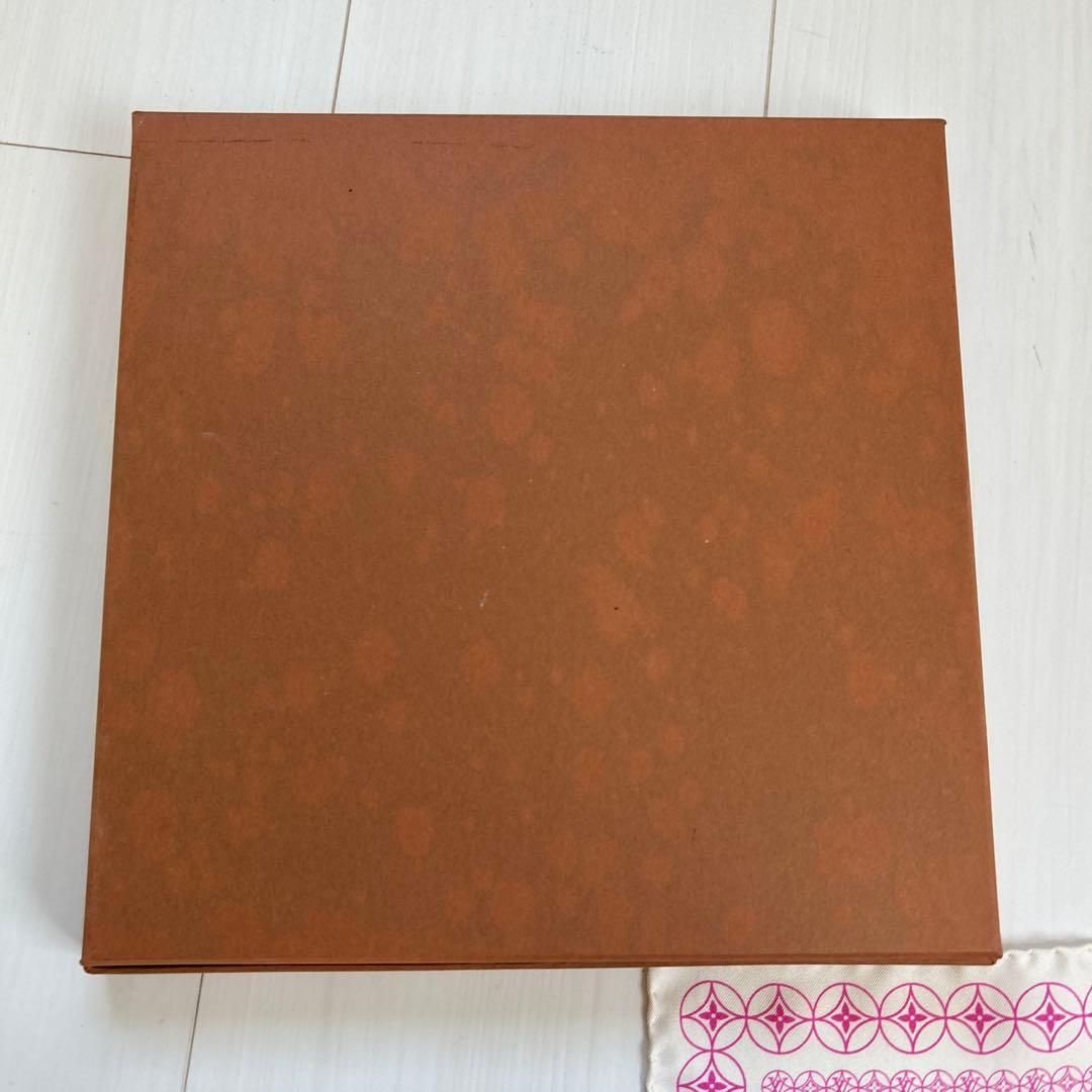 Louis Vuitton ピンク幾何学模様スカーフ