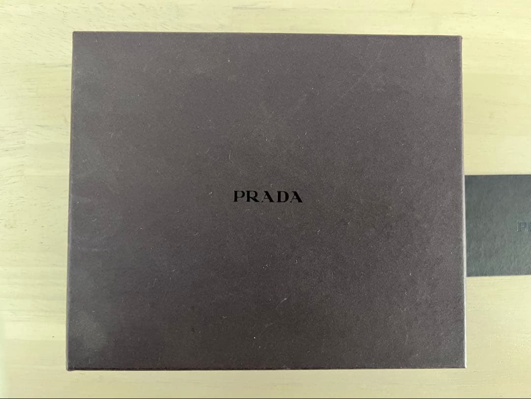【新品未使用箱有り】PRADA VITELLO BOX　プラダ　二つ折り財布　黒