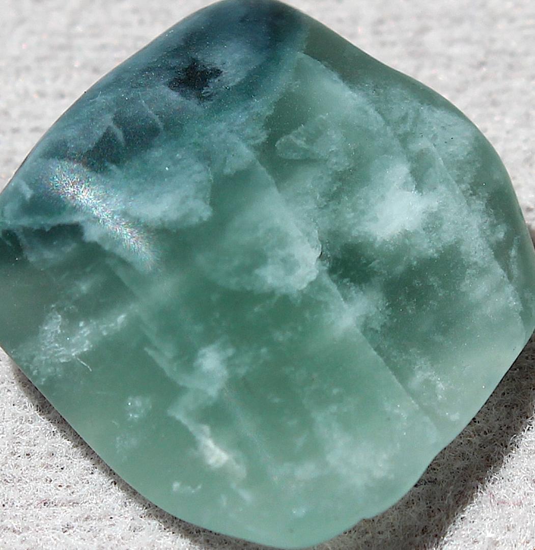 ［半透明の翡翠］糸魚川翡翠 原石 2.2g