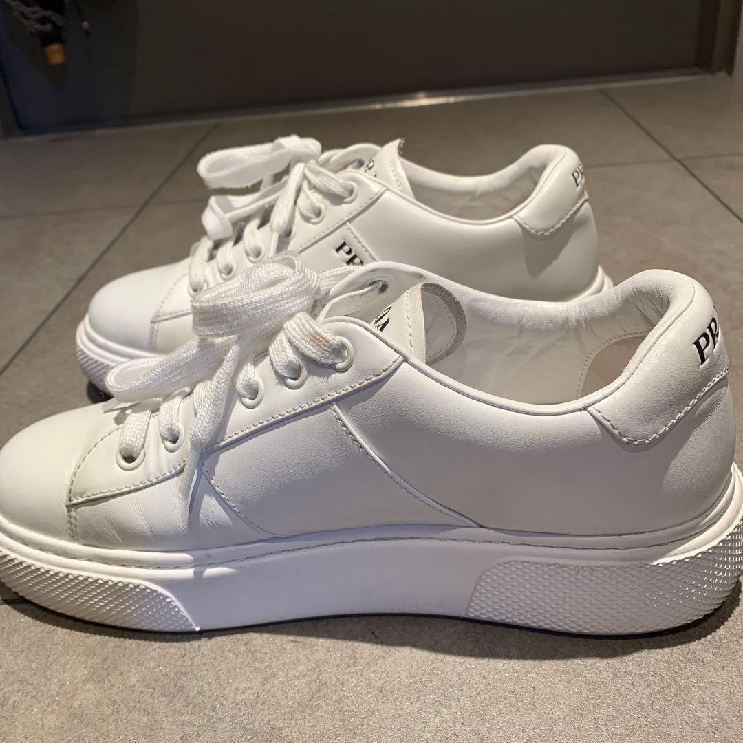 PRADA ホワイトスニーカー　37サイズ（23.5センチ）　箱あり