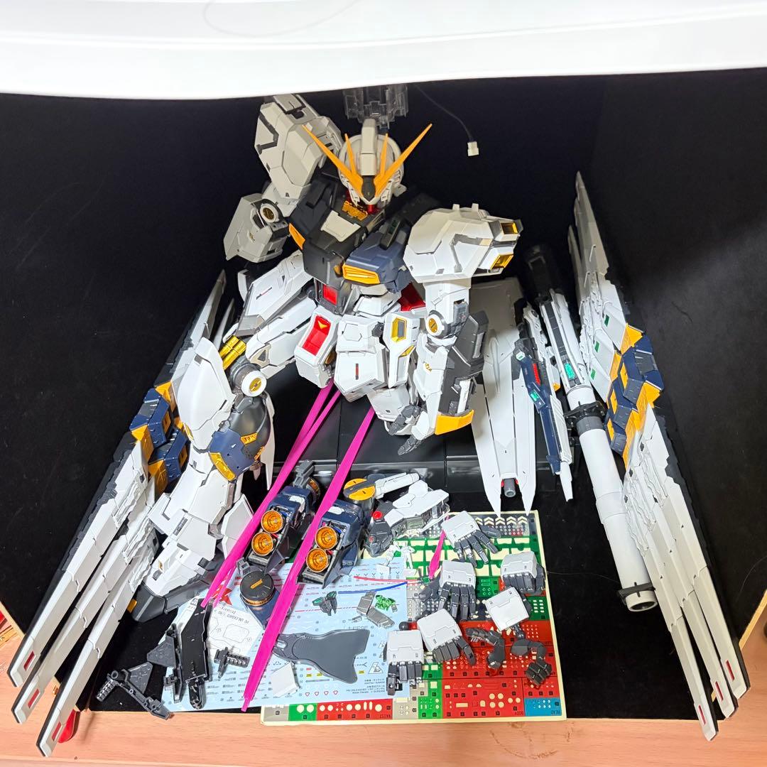 ム*ガ様 PGU 1/60 νガンダム　＋　LEDセット　完成品