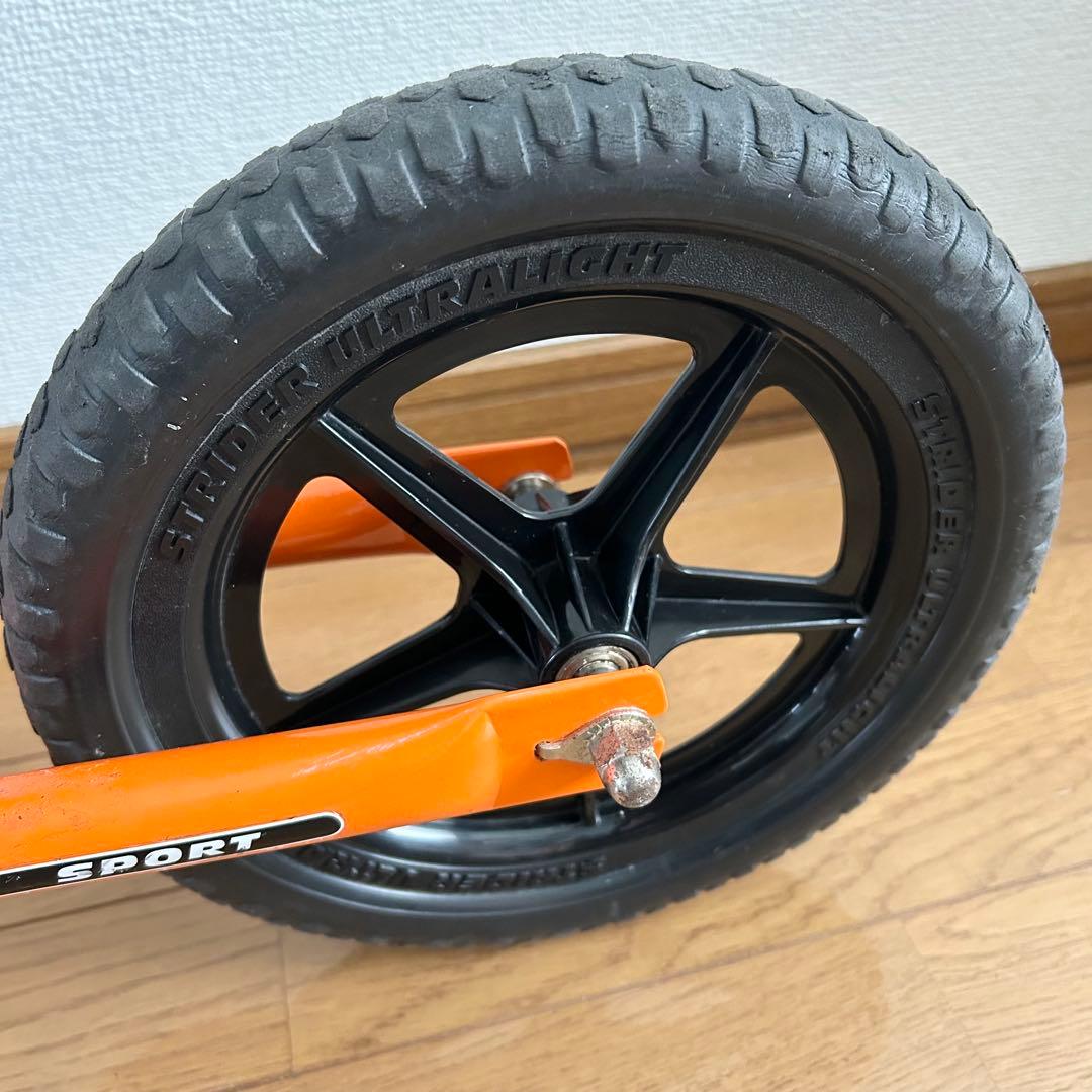STRIDER ストライダー　12インチ　スポーツモデル　オレンジ　スタンド付き