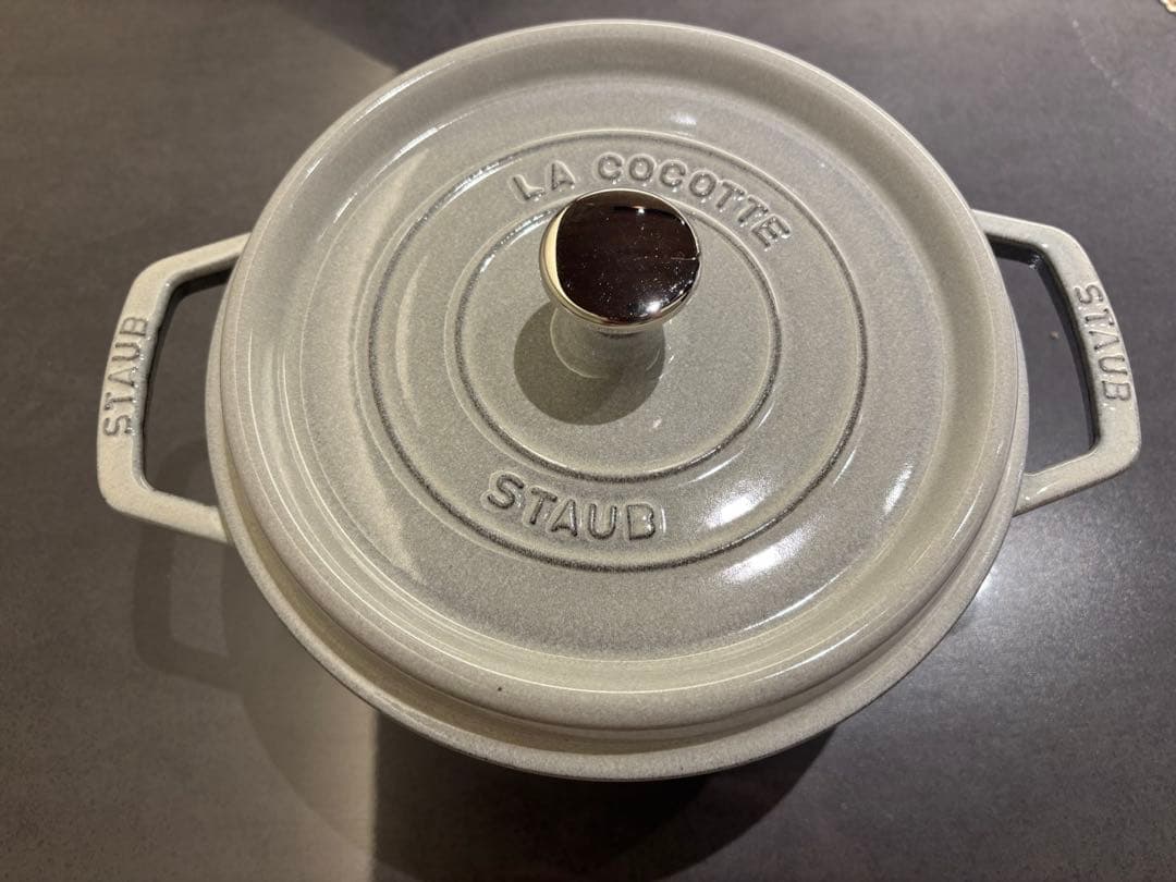 ストウブ　STAUB 22cm