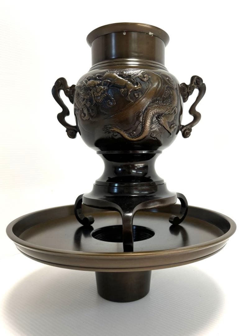 金属製の壺　花瓶　骨董品　龍と虎