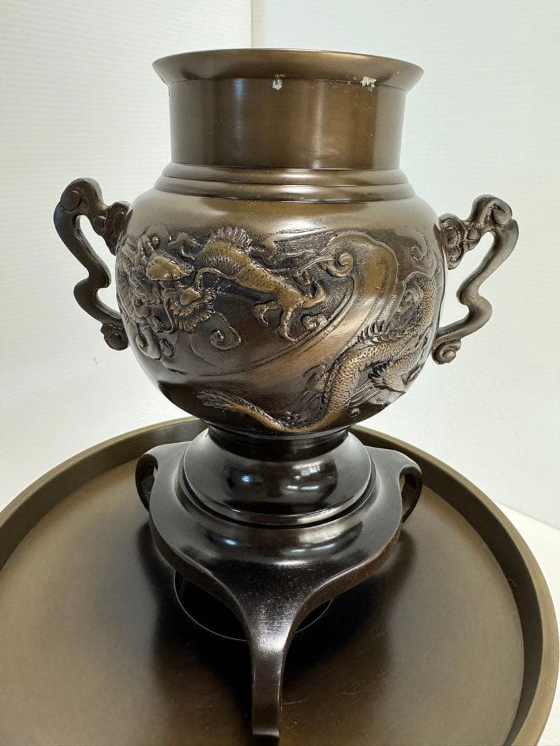 金属製の壺　花瓶　骨董品　龍と虎