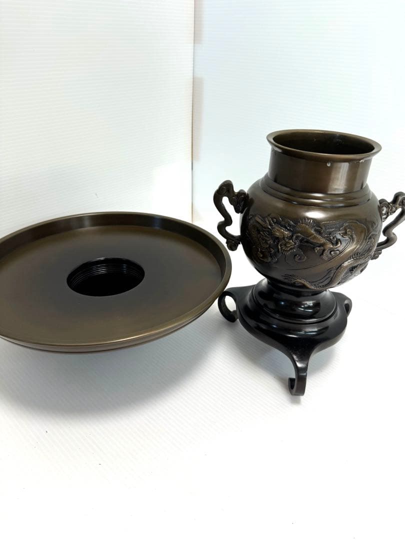 金属製の壺　花瓶　骨董品　龍と虎