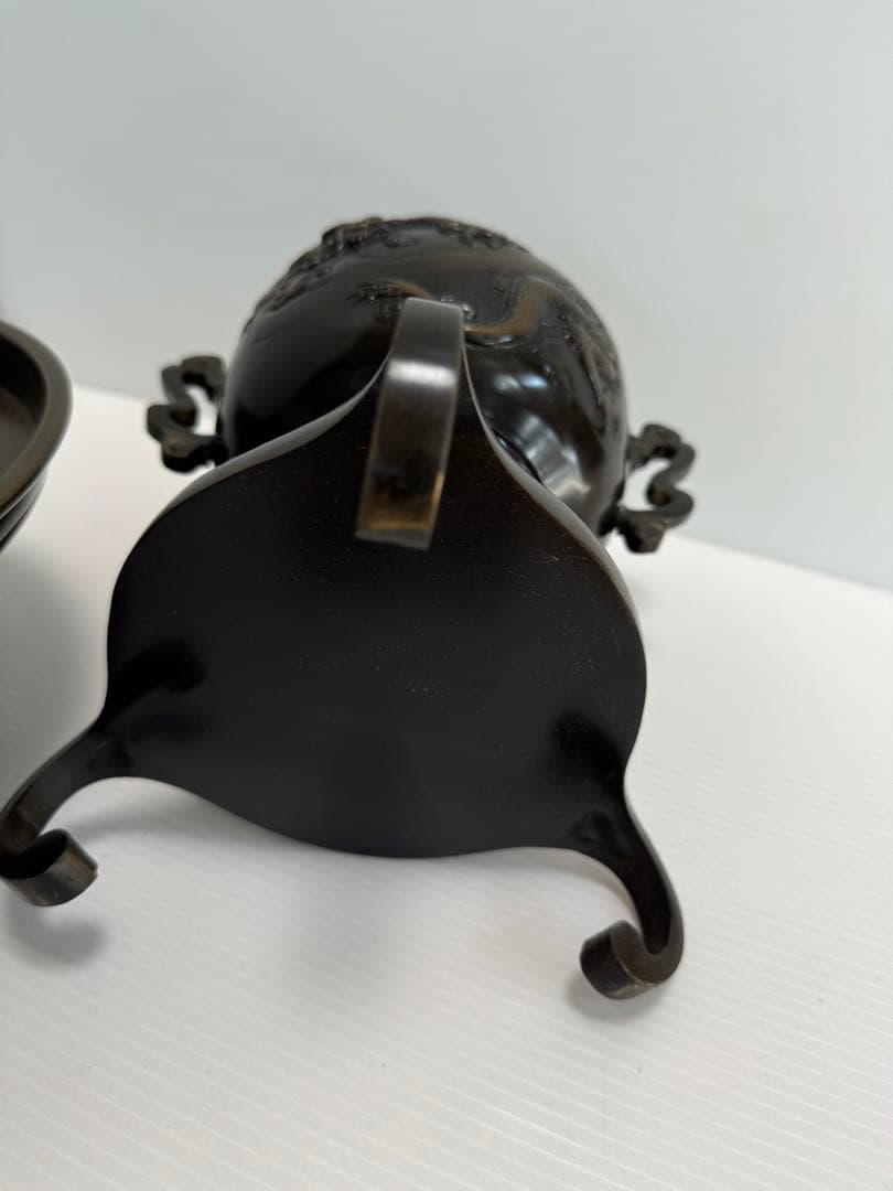 金属製の壺　花瓶　骨董品　龍と虎