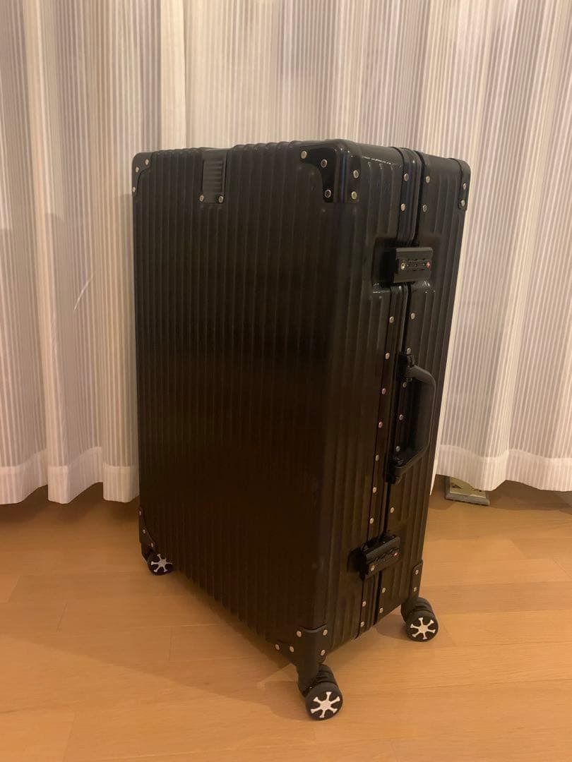 スーツケース　アルミフレーム　ブラック