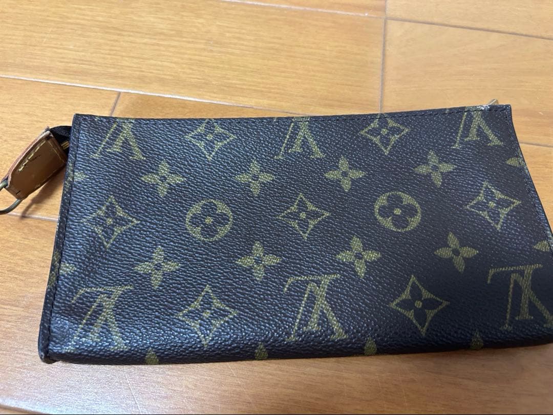 Louis Vuitton モノグラムポーチ