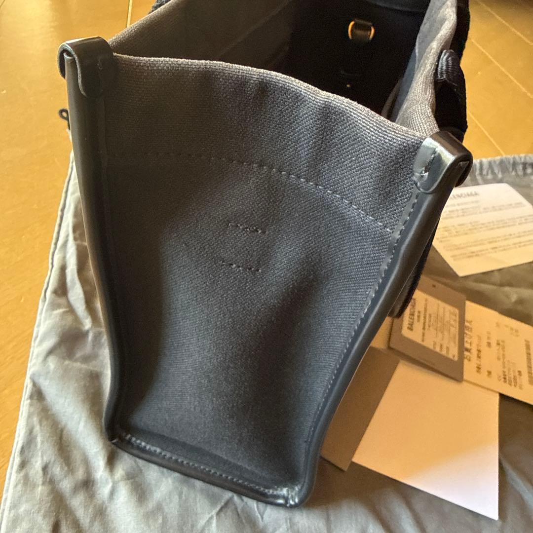 BALENCIAGA ハードウェアブラック トートバッグ　キャンバス