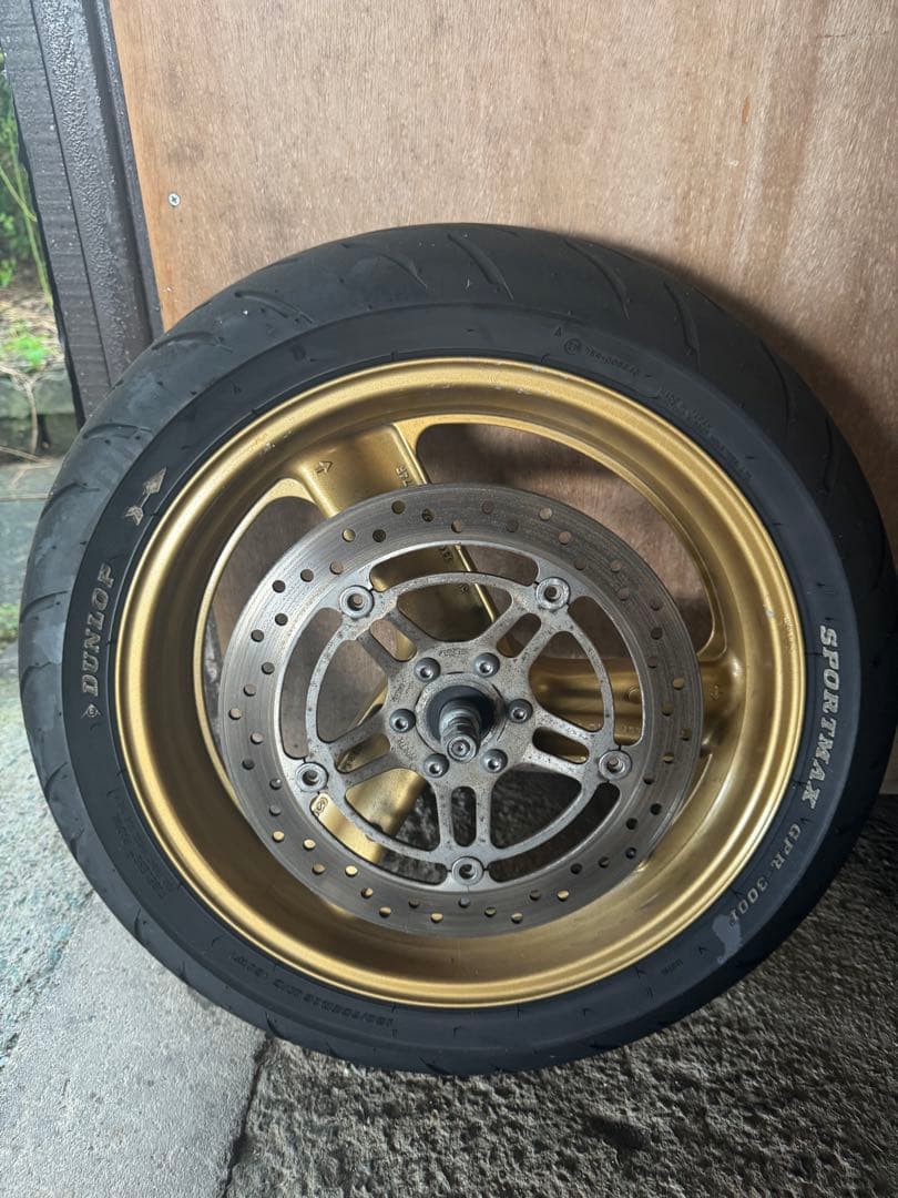 ホーネット250 フロントタイヤ