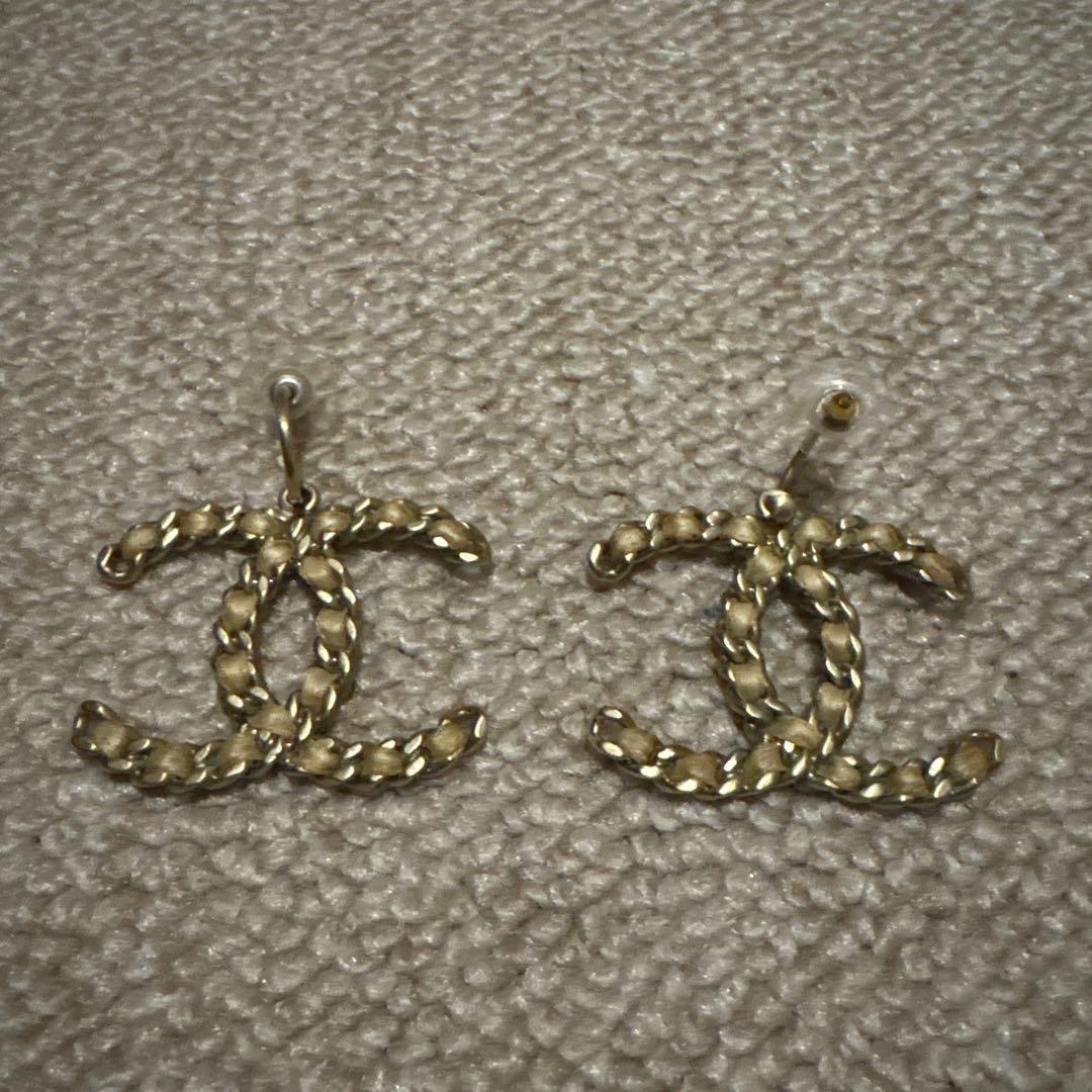 CHANEL ゴールド ロゴ ピアス