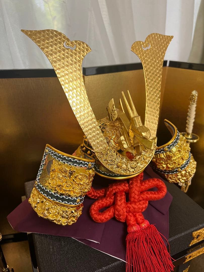 五月人形　金箔押兜 本メノウ玉鑑定書　屏風飾り台付き
