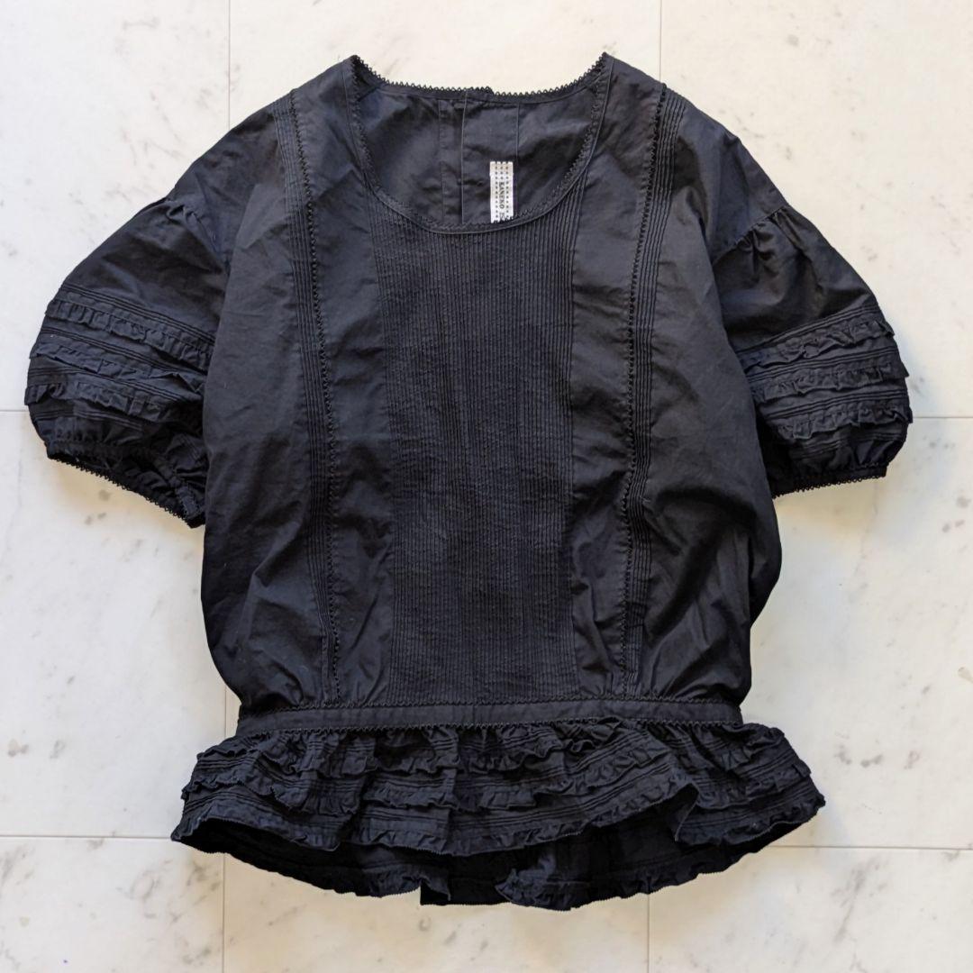 カネコイサオ　フリルブラウス　ブラック