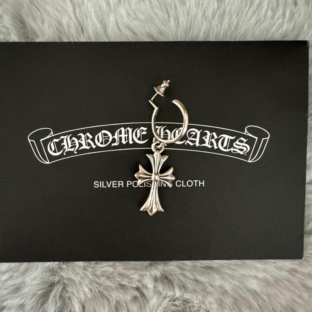 クロムハーツ　タイニーCHクロスフープピアス