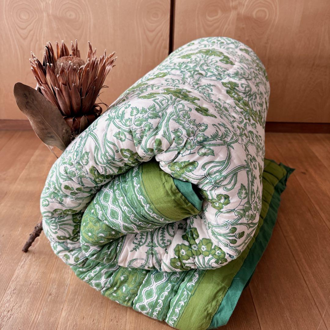 未使用※インド ブロックプリント 中綿入りキルト グリーン　マルチラグカバー