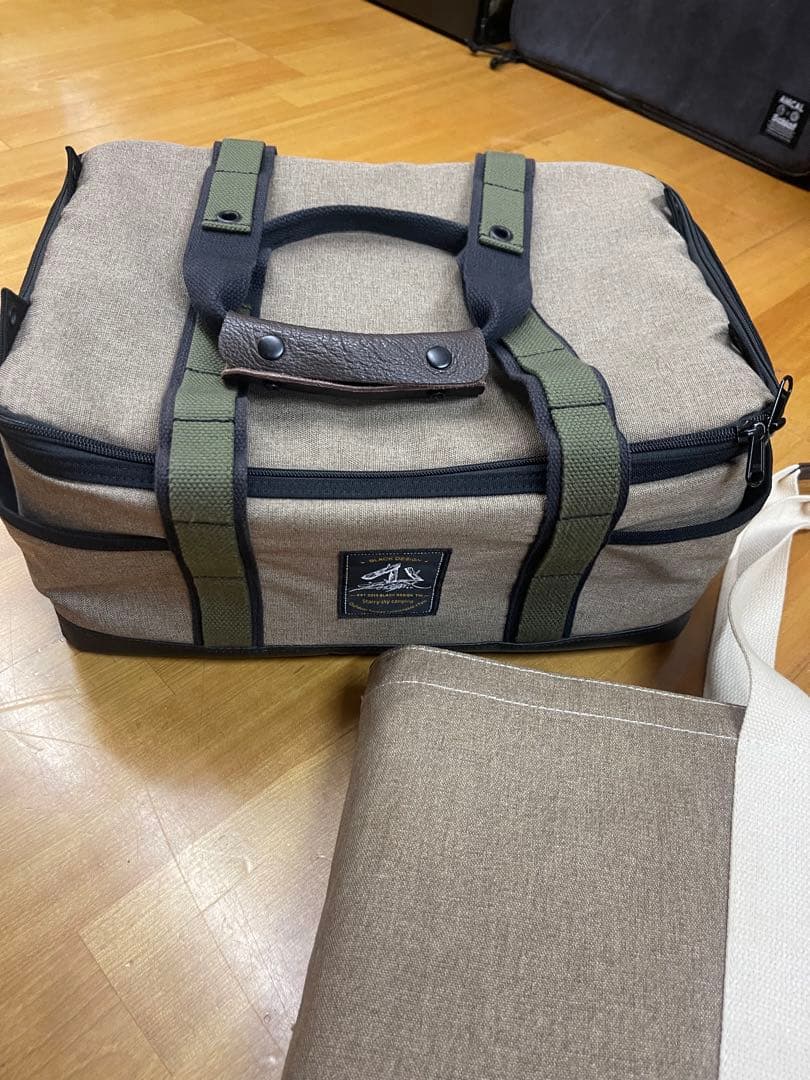 ハレテーブル BLACK DESIGN アイアンテーブルツリー柄、BX他セット❗️