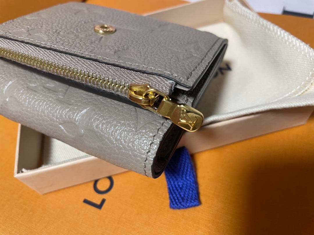❤️Louis Vuitton❤️ 二つ折り財布 グレーM69800