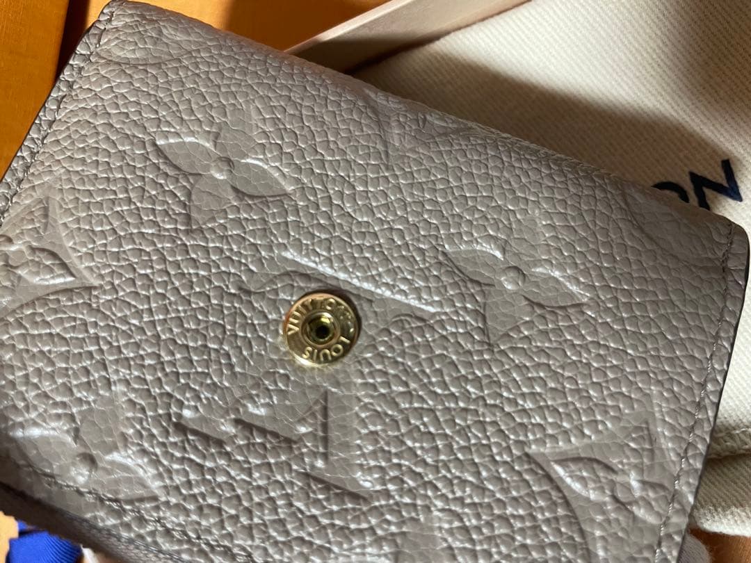 ❤️Louis Vuitton❤️ 二つ折り財布 グレーM69800