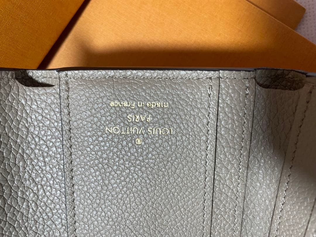 ❤️Louis Vuitton❤️ 二つ折り財布 グレーM69800