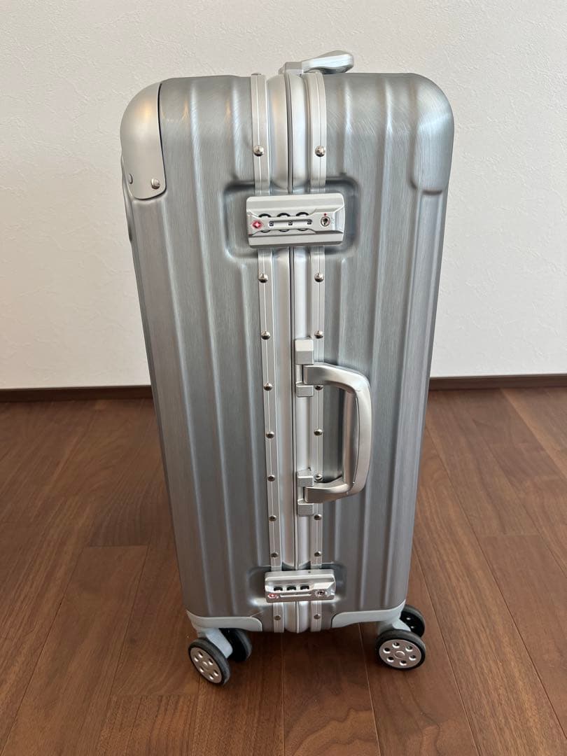 [最終値下げ]muta シルバー キャリーケース スーツケース中型