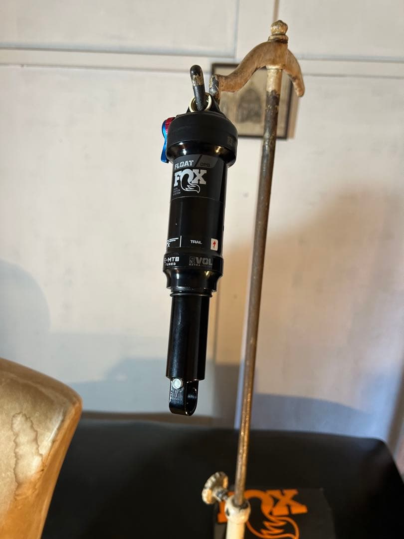 FOX FLOAT リアサスペンション