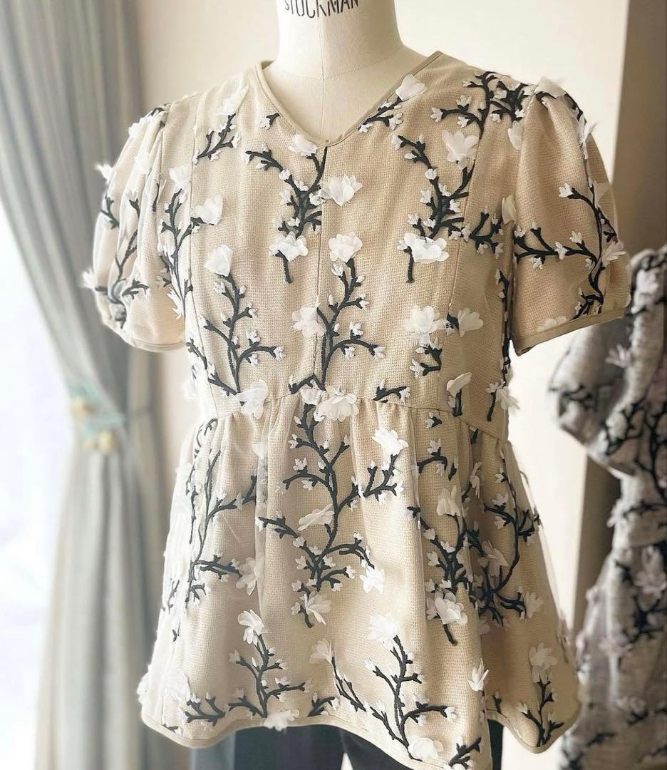 セブンテンバイミホカワヒト　ツイード刺繍トップス　S 新品未使用品