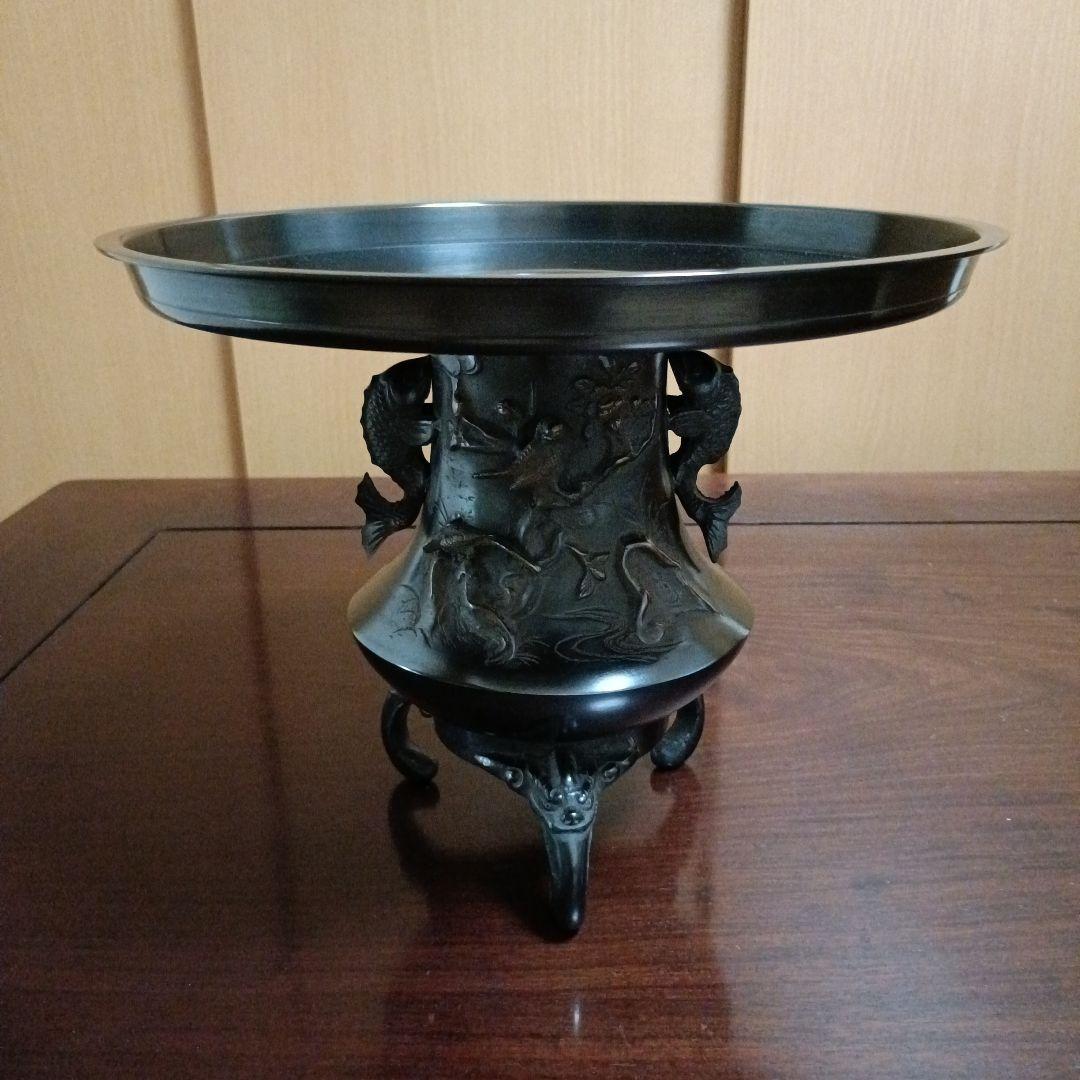 黒い金属製花器 薄瑞　彫刻デザイン