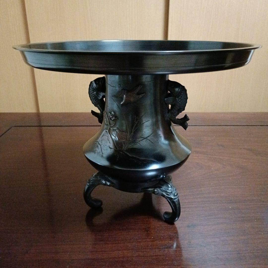 黒い金属製花器 薄瑞　彫刻デザイン