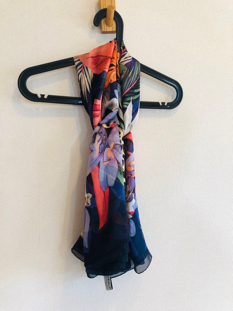 Salvatore Ferragamoサルヴァトーレフェラガモシルクスカーフ大判