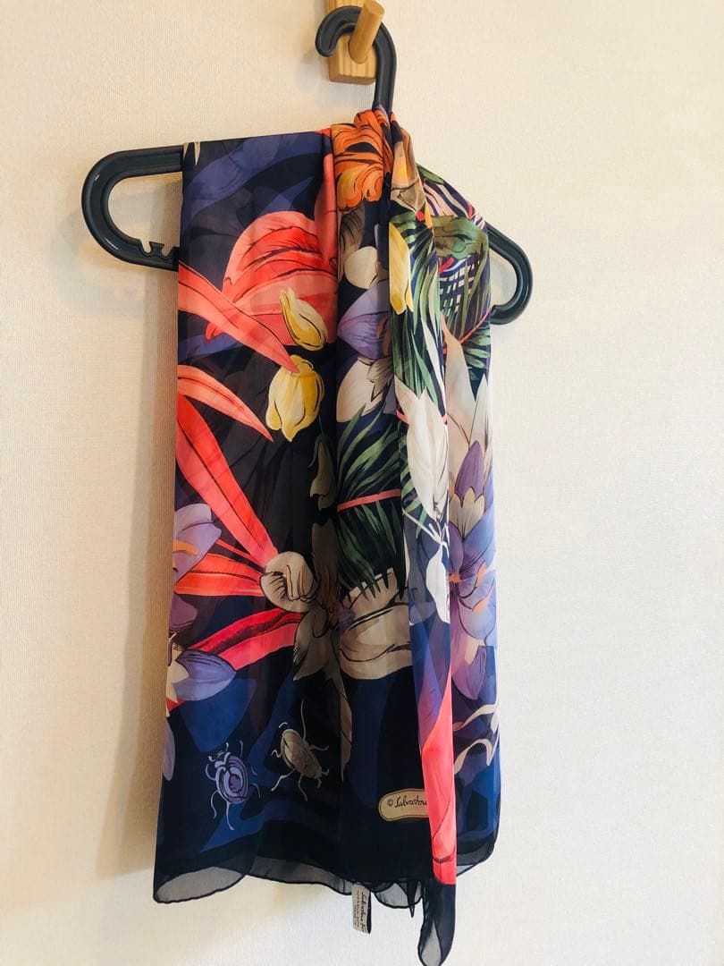 Salvatore Ferragamoサルヴァトーレフェラガモシルクスカーフ大判