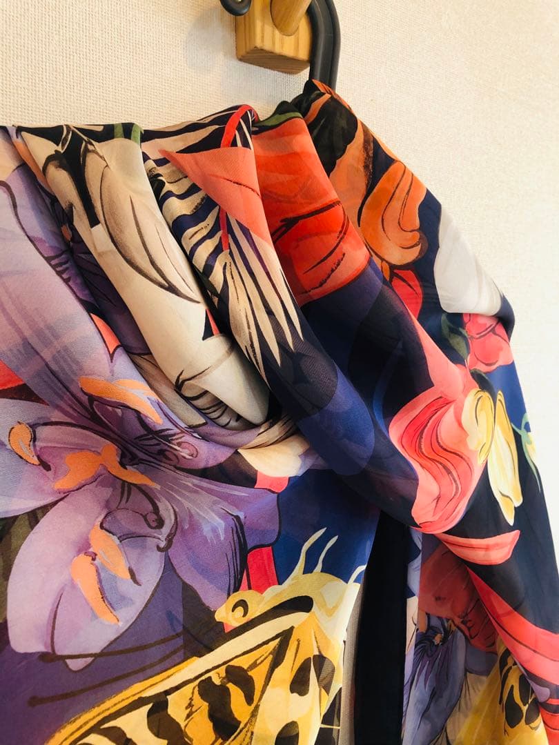 Salvatore Ferragamoサルヴァトーレフェラガモシルクスカーフ大判