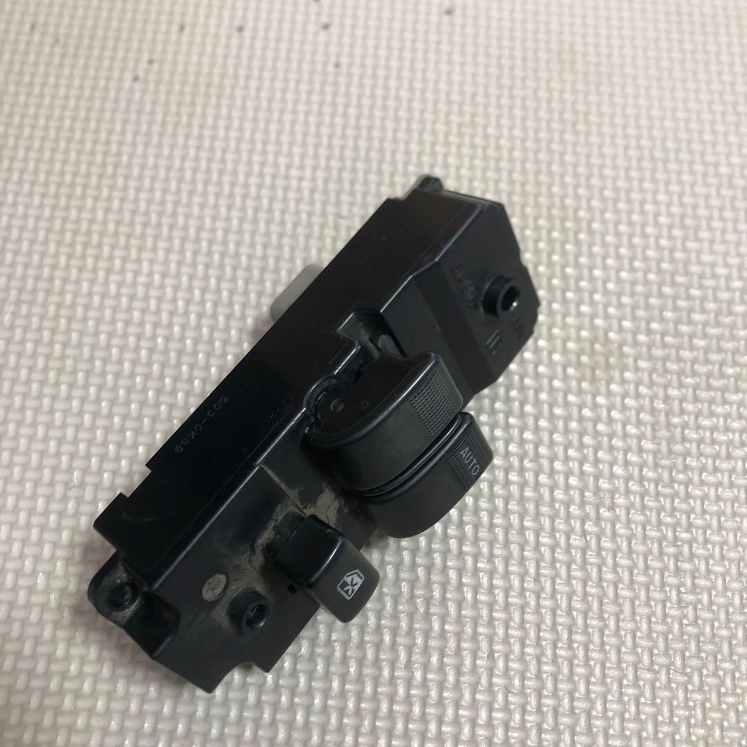 マツダ　タイタン ダッシュ パワーウィンドウスイッチ 右