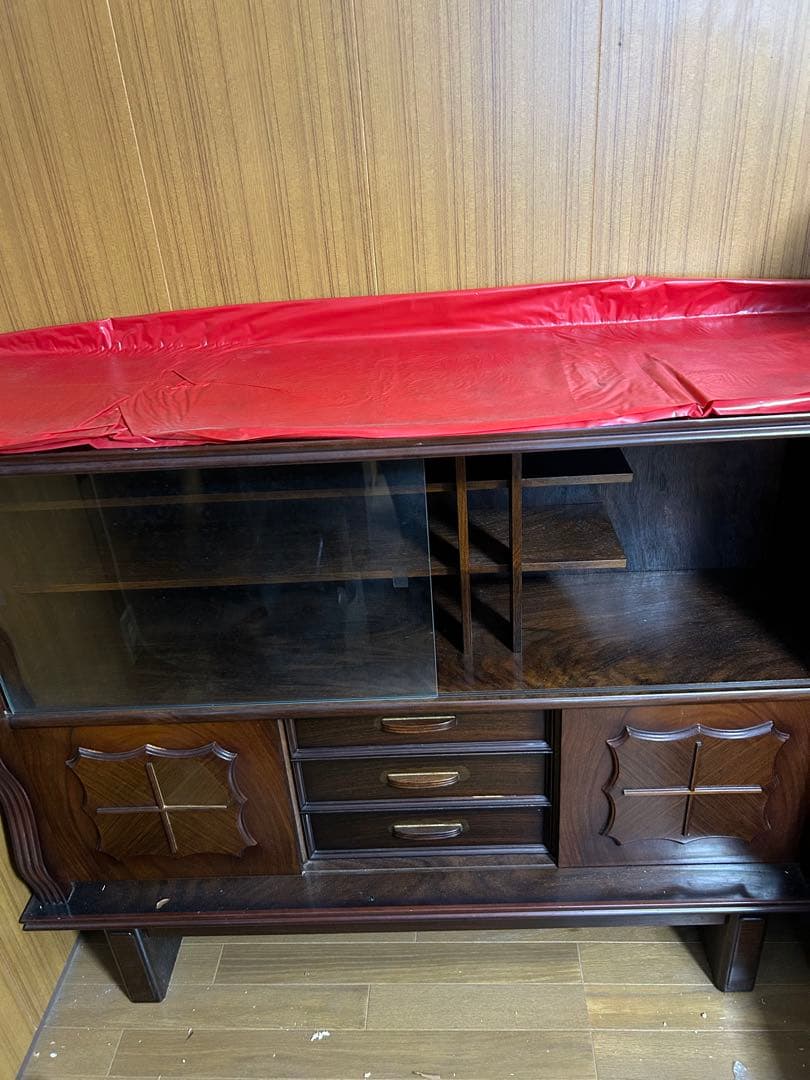 ブラウン 木製キャビネット ガラス扉付き