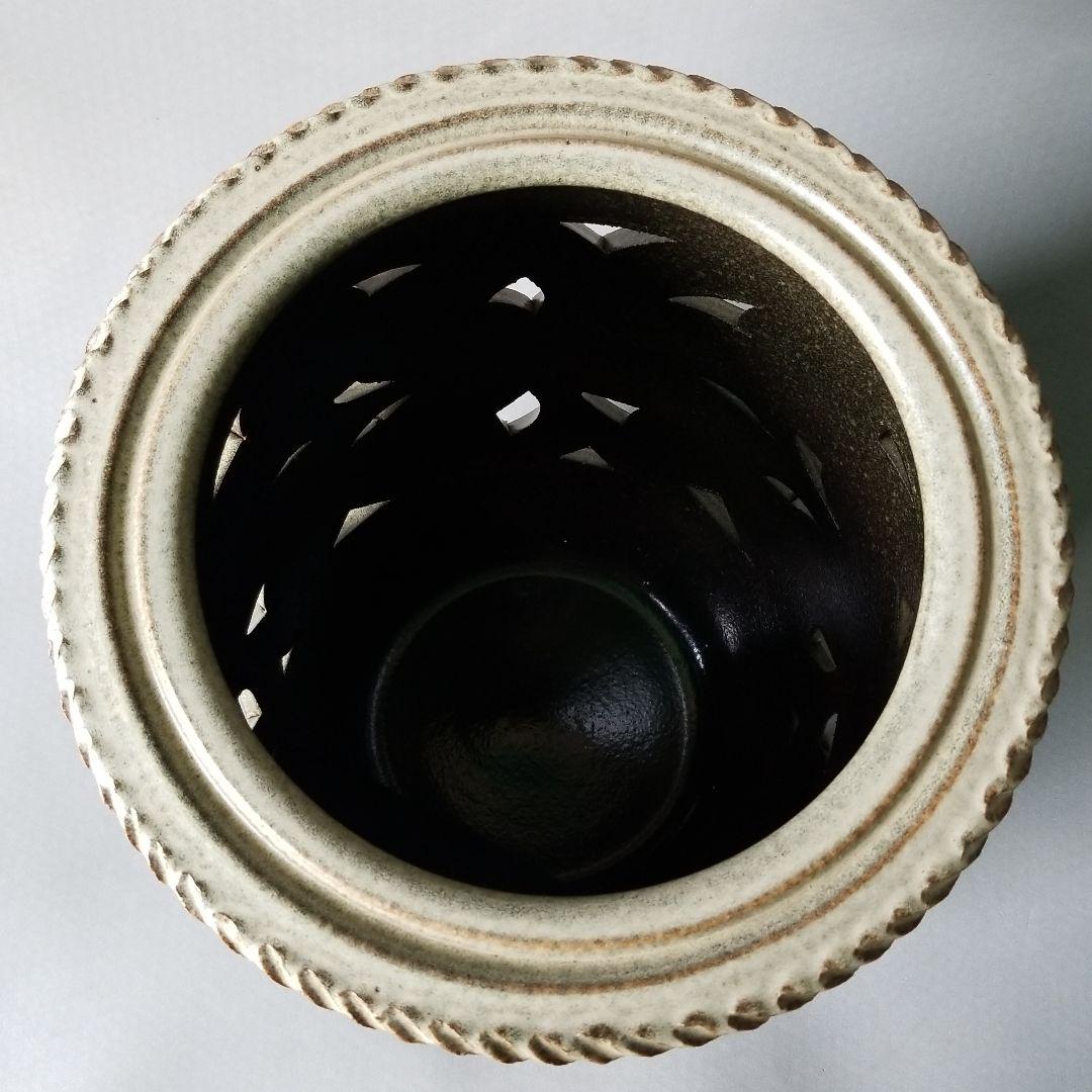 信楽焼傘立て  唐草彫 高さ４７cm