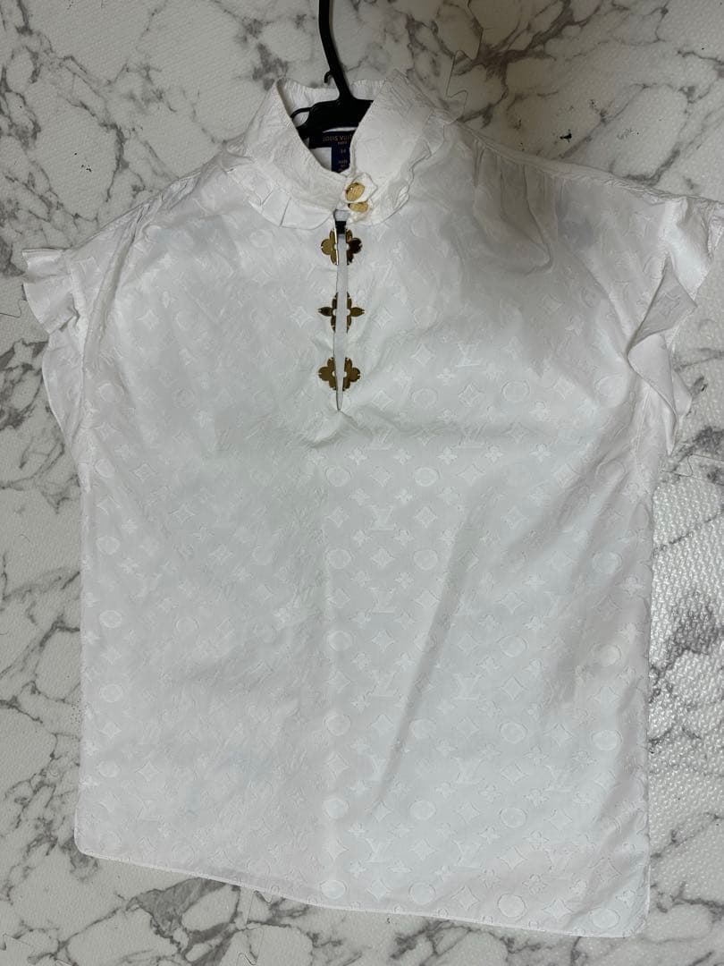 t*n様 一条響さんや多数インフルエンサーが着用☆ルイヴィトン フリルブラウス