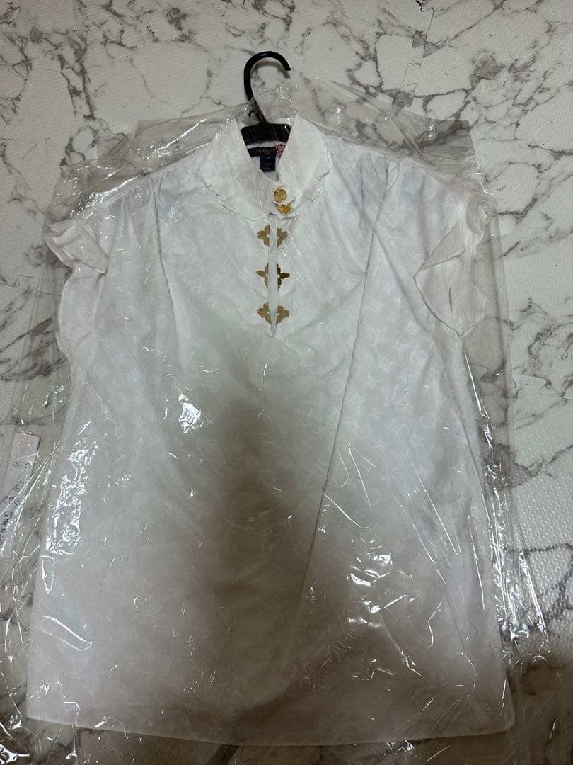 t*n様 一条響さんや多数インフルエンサーが着用☆ルイヴィトン フリルブラウス