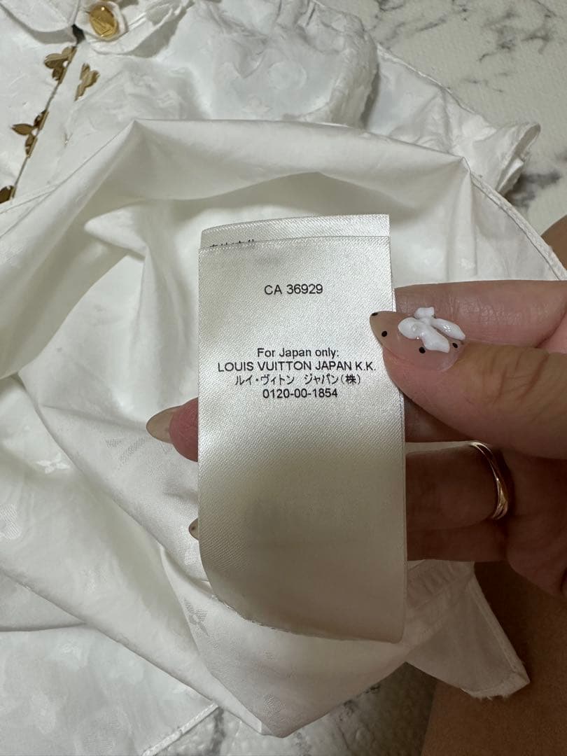 t*n様 一条響さんや多数インフルエンサーが着用☆ルイヴィトン フリルブラウス